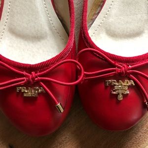 Prada flats 38. Fits like a 7,7.5